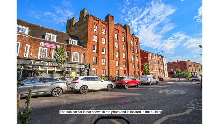 3 Bedroom Flat For Sale In New Park Road, London, SW2