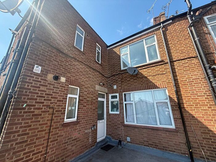 2 Bedroom Flat To Rent In Warwick Parade, Harrow, Greater London, HA3
