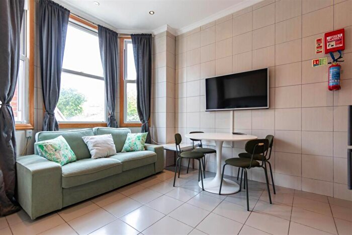 2 Bedroom Apartment To Rent In Mazenod Avenue, West Hampstead, NW6