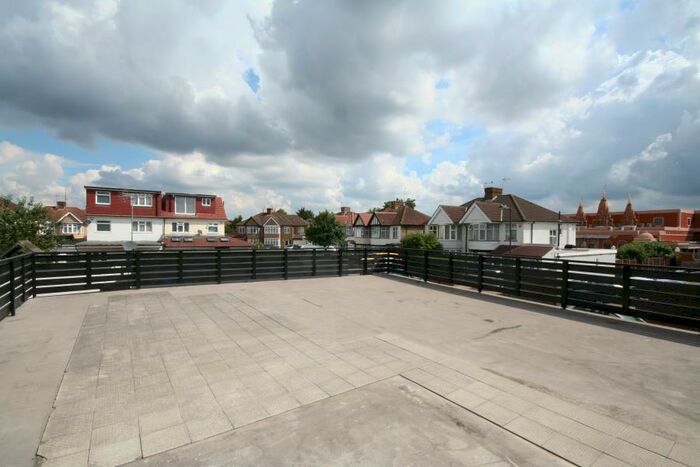 3 Bedroom Flat To Rent In Kenton Road, HA3