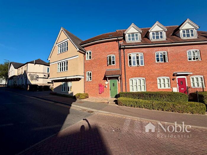 2 Bedroom Apartment To Rent In White Hart Way, Dunmow, CM6