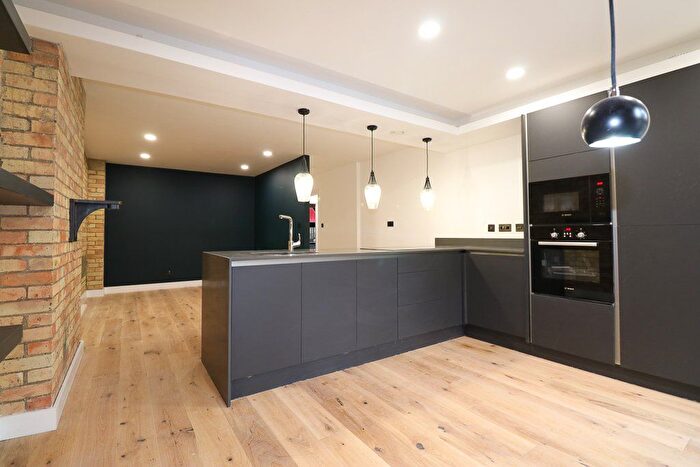 3 Bedroom Flat To Rent In Pump House Close, London, SE16