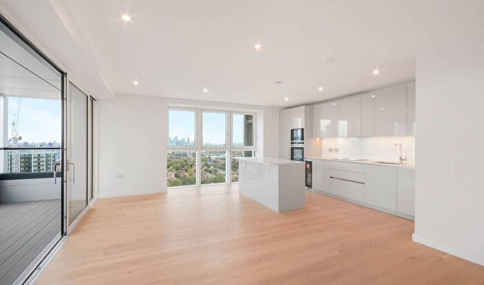 3 Bedroom Flat To Rent In Deacon Street, Elephant And Castle, London, SE17