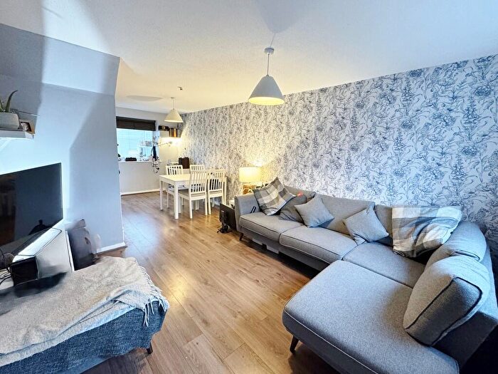 3 Bedroom Terraced House For Sale In Lechlade Gardens, Fareham, PO15