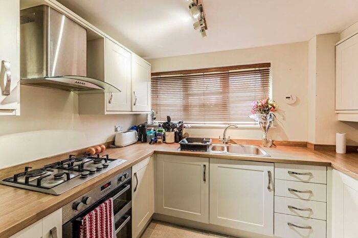 2 Bedroom Flat For Sale In Clevedon Court, Kidlington, OX5