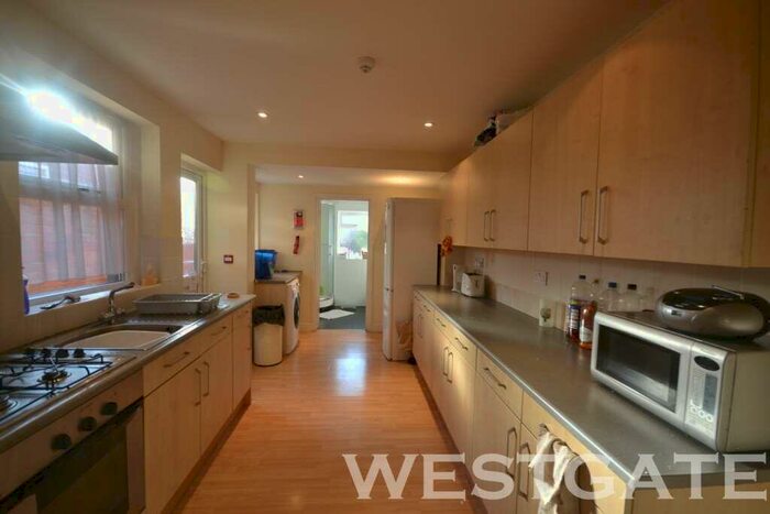 6 Bedroom Terraced House To Rent In St Edwards Road, Uni Area, RG6