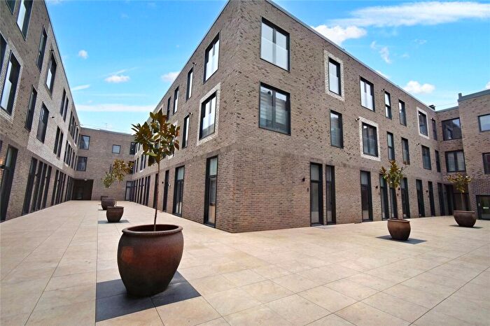 2 Bedroom Apartment To Rent In Emerald House, A London Road, Newbury, Berkshire, RG14