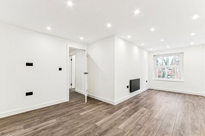 3 Bedroom Flat To Rent In Surbiton Road, Kingston Upon Thames, KT1