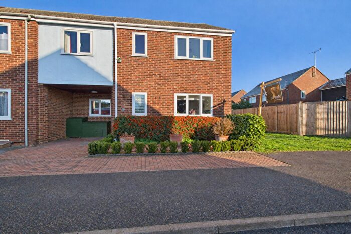 4 Bedroom Semi Detached House For Sale In Everest Way, Heybridge, Maldon, CM9