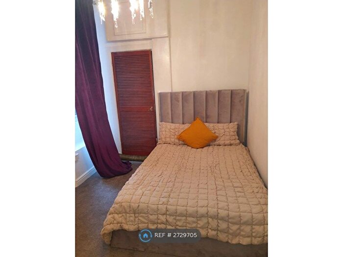 2 Bedroom Flat To Rent In Allison, Glasgow, G42