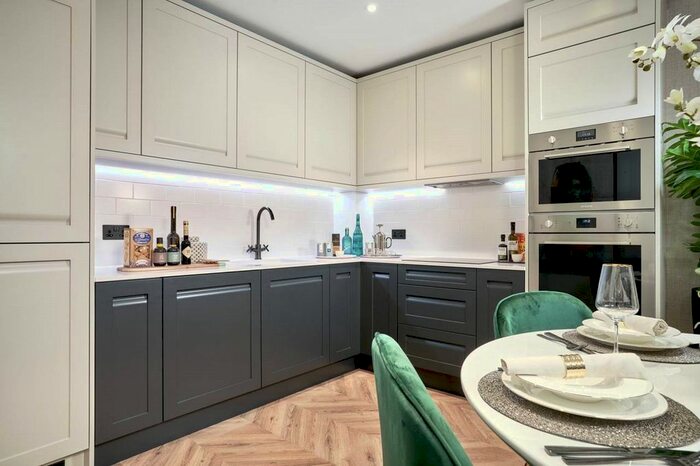 2 Bedroom Flat To Rent In Royal Exchange, London, KT1