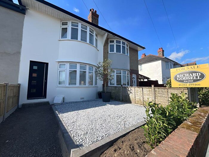 2 Bedroom Terraced House For Sale In Avenue Road, Christchurch, BH23