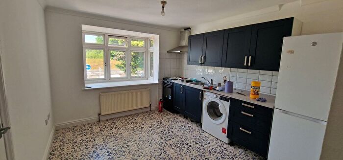 2 Bedroom Flat To Rent In Hilltop Gardens, London, NW4