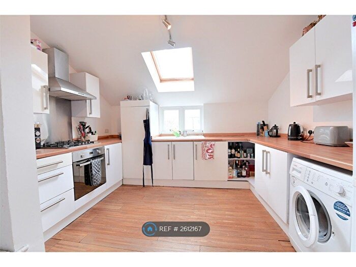 4 Bedroom Flat To Rent In Gilbey Road, London, SW17