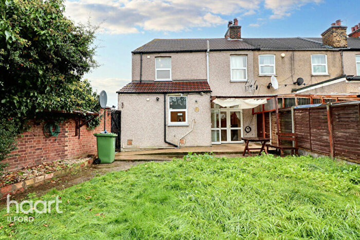 3 Bedroom End Of Terrace House For Sale In Essex Road, Barking, IG11
