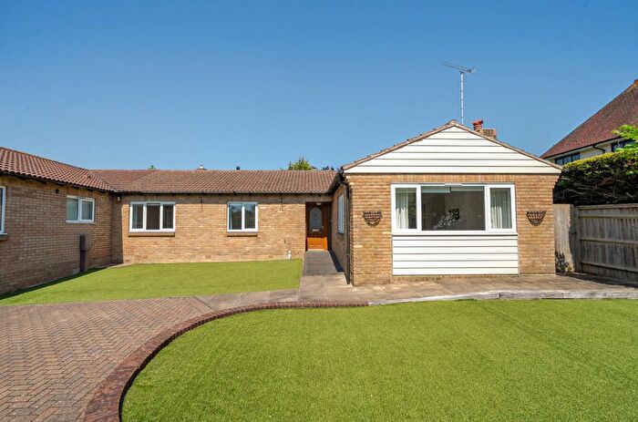 3 Bedroom Semi-Detached Bungalow For Sale In Tanglewood, Chichester, PO19