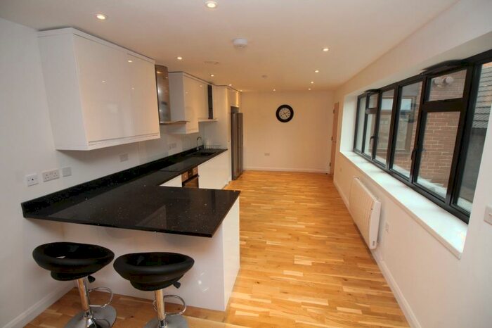 2 Bedroom Apartment To Rent In Foregate Street, Chester, Cheshire, CH1
