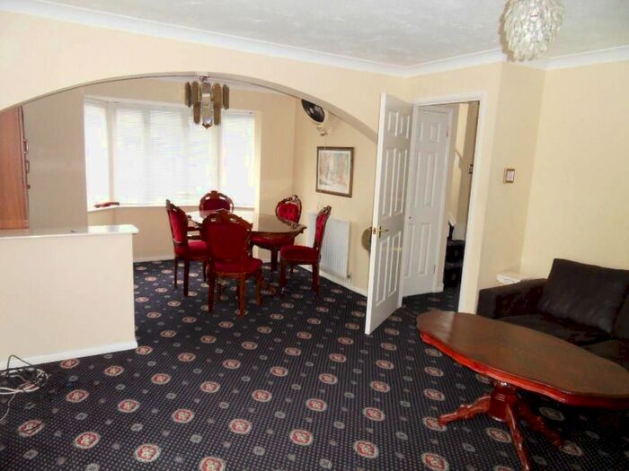 3 Bedroom Detached House To Rent In Hollygrove Close, Hounslow, TW3