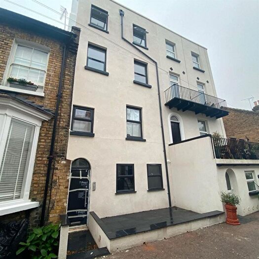 2 Bedroom Flat To Rent In Shaftsbury Street, Ramsgate, CT11