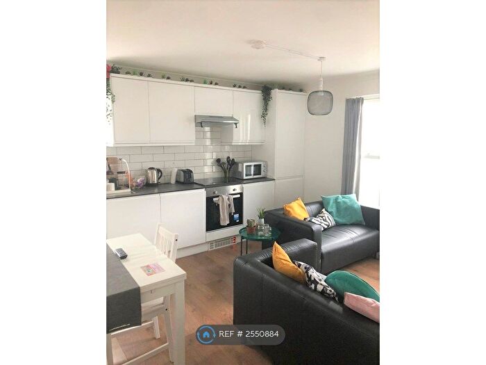 3 Bedroom Flat To Rent In Leabank Square, London, E9