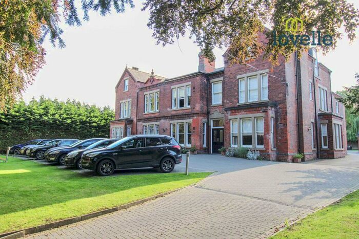 2 Bedroom Flat For Sale In Welholme Avenue, Grimsby, DN32