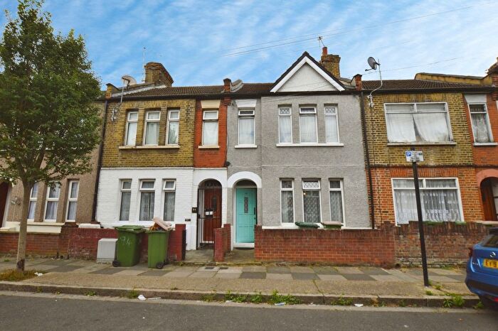 3 Bedroom Property For Sale In Chadwin Road, London, E13