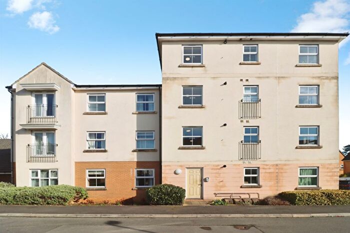 2 Bedroom Flat For Sale In Oak Leaze, Patchway, Bristol, BS34