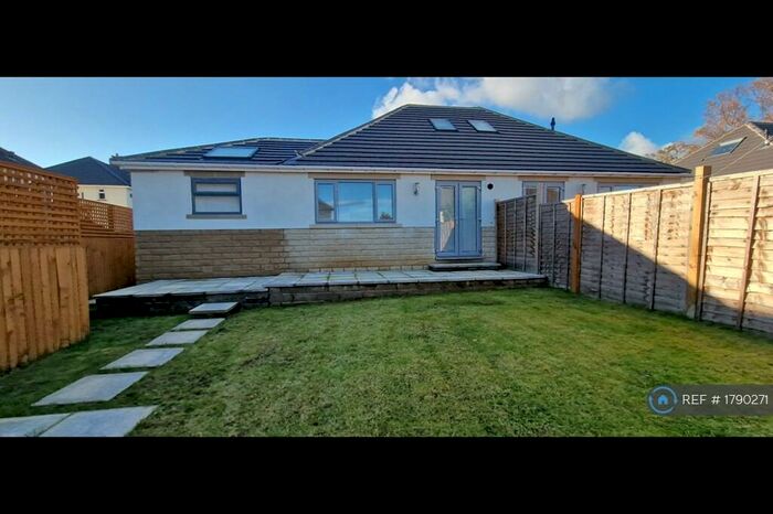 4 Bedroom Semi-Detached House To Rent In Redesdale Place, Leeds, LS16