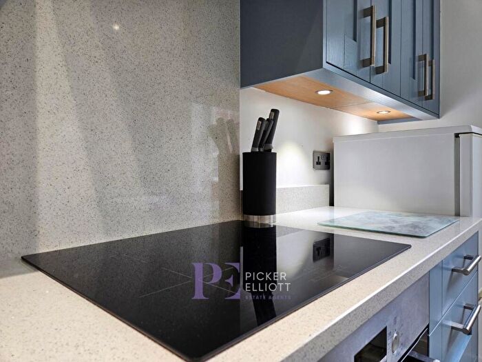 2 Bedroom Flat For Sale In Herons Court Hinckley, LE10