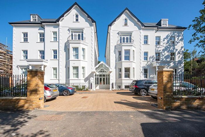 2 Bedroom Apartment For Sale In Newlands House, Oak Hill, Surbiton, KT6