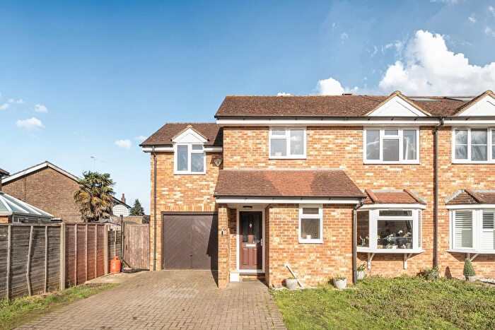 4 Bedroom Semi Detached House For Sale In Byfleet, Surrey, KT14