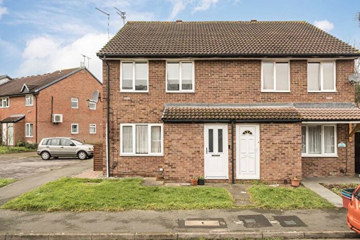 1 Bedroom Maisonette To Rent In Harvesters Close, Isleworth, TW7