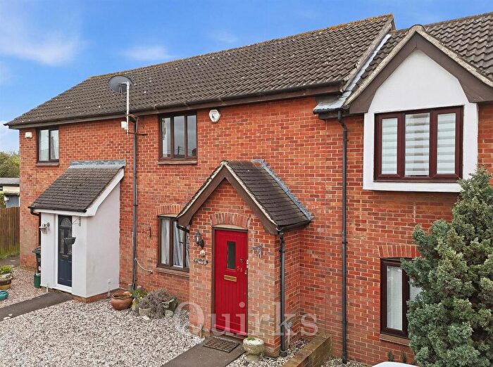 2 Bedroom Terraced House For Sale In Cavendish Way, Basildon, SS15