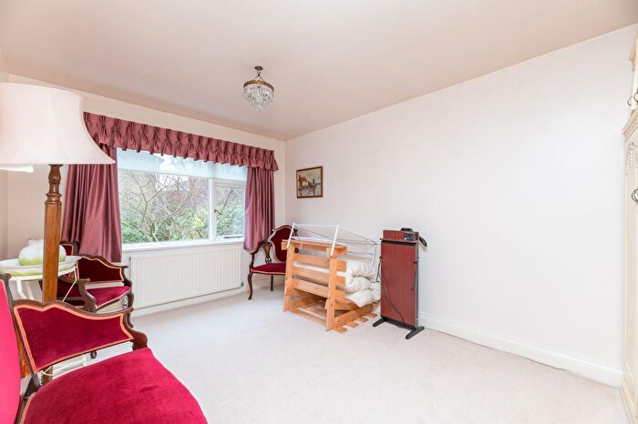 4 Bedroom Detached House For Sale In Beck Lane, Bingley, West Yorkshire, BD16