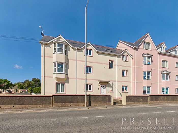 2 Bedroom Flat To Rent In London Road, Pembroke Dock, Pembrokeshire, SA72