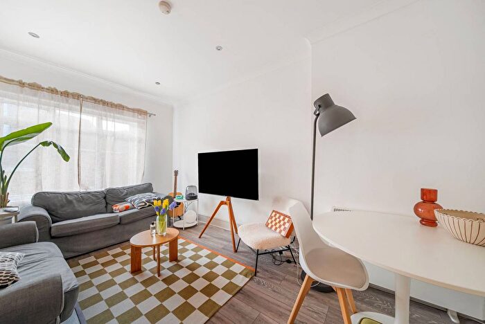 2 Bedroom Flat To Rent In Moore Park Road, Fulham Broadway, London, SW6