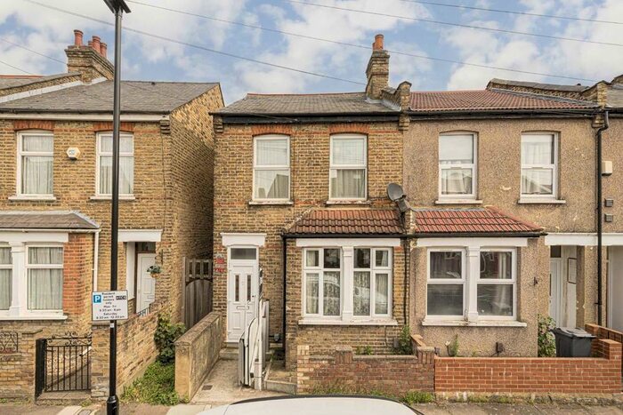3 Bedroom Terraced House To Rent In Stanley Road, Hounslow, TW3