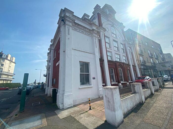2 Bedroom Flat To Rent In Queens Gardens, Eastbourne, BN21