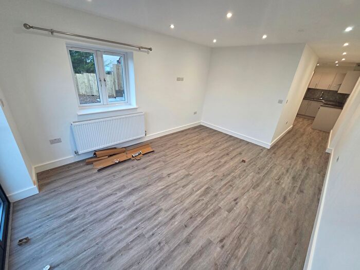 2 Bedroom Flat To Rent In Russell Rise, Luton, LU1