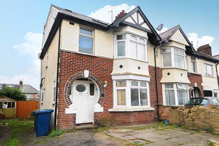 6 Bedroom Semi-Detached House To Rent In Cowley Road, Oxford, OX4