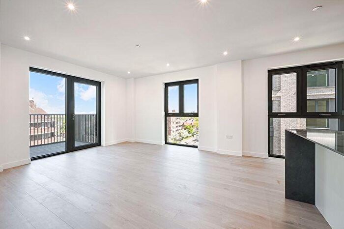2 Bedroom Flat To Rent In Anax Street London, N4