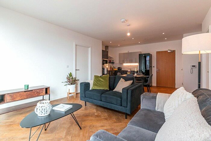 2 Bedroom Apartment To Rent In Broadside, Oldham Walk, M4