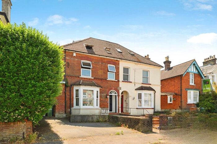 2 Bedroom Maisonette For Sale In Grovehill Road, Redhill, Surrey, RH1
