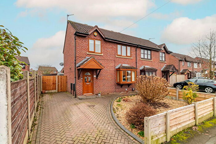 3 Bedroom Semi-Detached House For Sale In Links Road, Hopwood, OL10