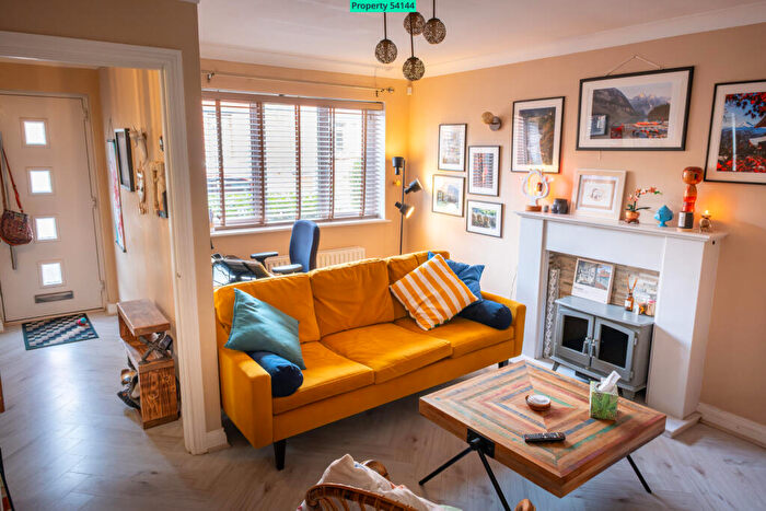 3 Bedroom Semi-Detached House For Sale In Kenyon Lane, Prestwich, Manchester, M25