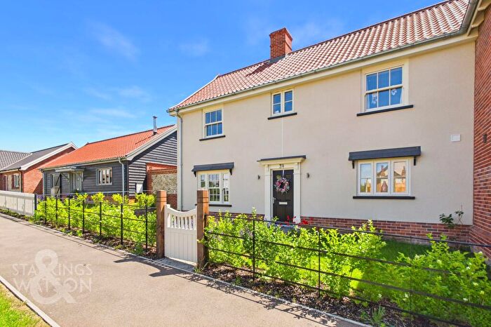 3 Bedroom Link Detached House For Sale In Sarsons Meadow, Hopton, Diss, IP22
