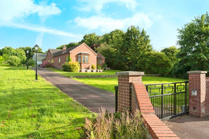 4 Bedroom Detached Bungalow For Sale In Eastoft Road, Crowle, Scunthorpe, DN17
