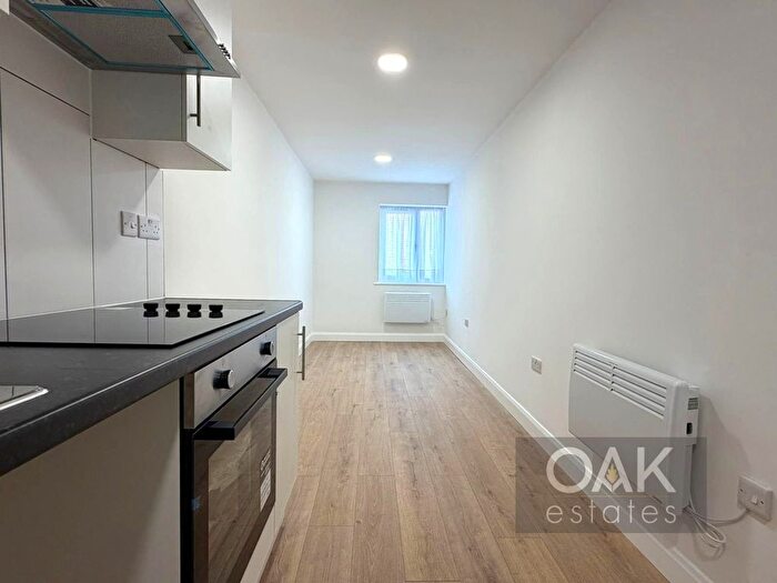 3 Bedroom Maisonette To Rent In Crossbrook Street, Cheshunt, Waltham Cross, EN8