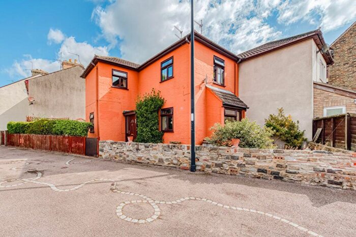 3 Bedroom Semi-Detached House For Sale In Cambridge Road, Lowestoft, NR32