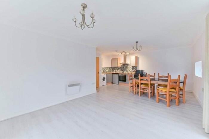 2 Bedroom Flat To Rent In Rosehill Avenue, Sutton, SM1